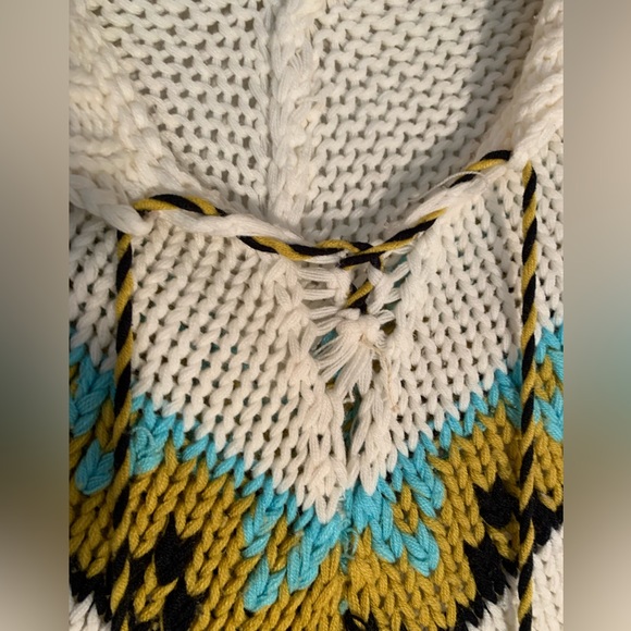 Vintage festival 70’s hand knit poncho with fluffy ball ties in front one size - Picture 7 of 7